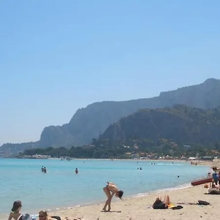 Lilly - Villa Mondello